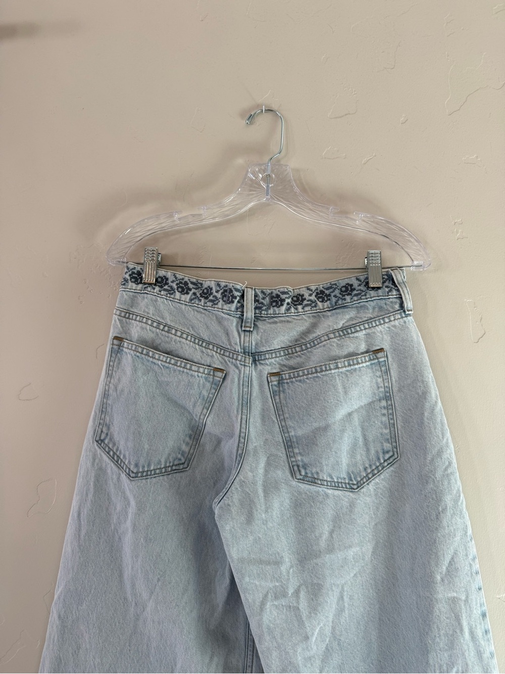 Abercrombie & Fitch Low Rise Ultra Loose Floral Embroidered Jean 27 - Picture 9 of 11